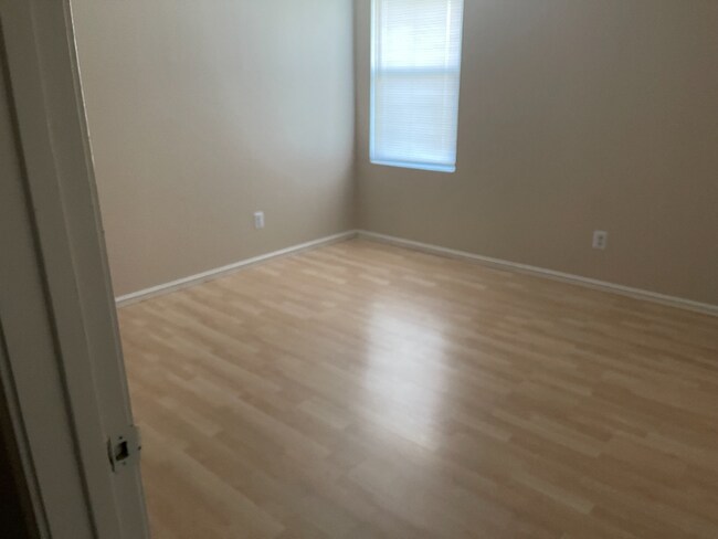 Building Photo - 1811 Bolivar St