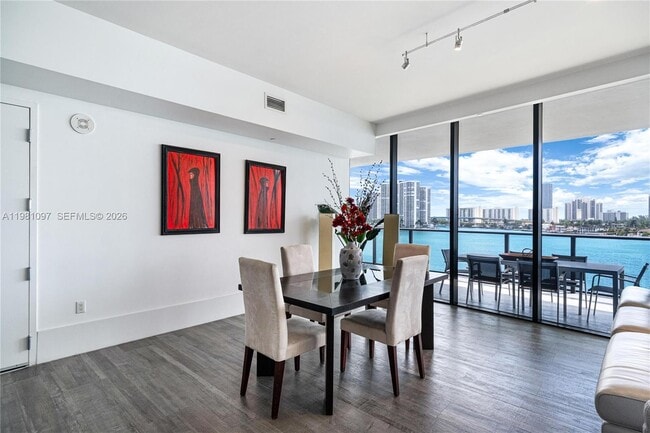 Building Photo - 5500 Island Estates Dr