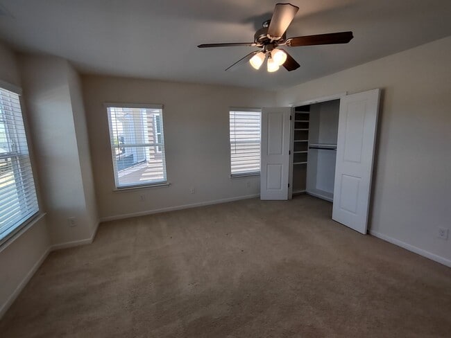 Building Photo - Move-In Ready, End Unit Two Story Townhome...