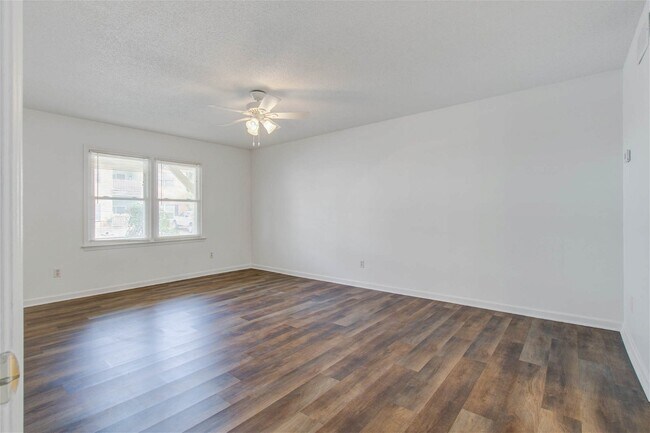 Building Photo - 2150 Spoleto Lane Apt #B3, North Charlesto...