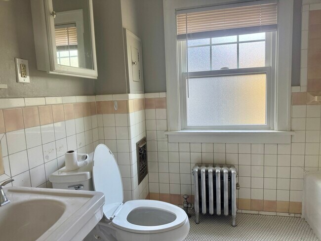 Building Photo - 3403 Dellwood Rd