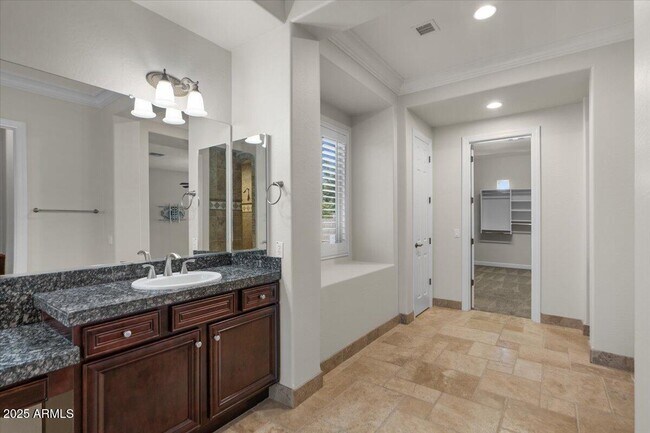 Building Photo - 3410 E Vallejo Ct