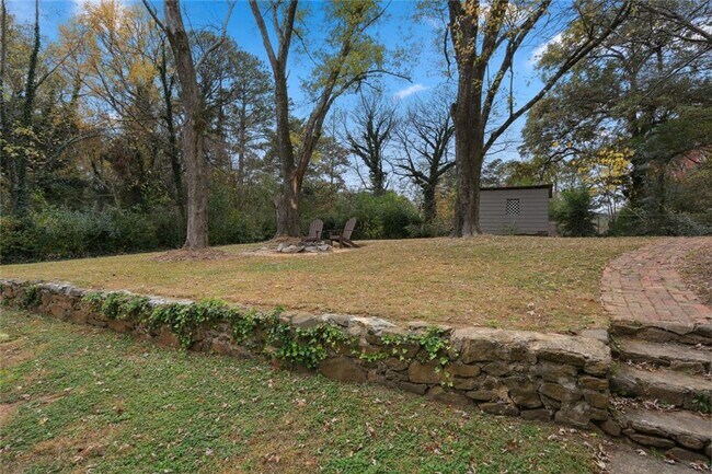 Building Photo - 2120 Meadowbrook Ln SE