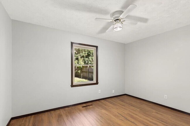 Building Photo - 3642 S Farm Rd 135