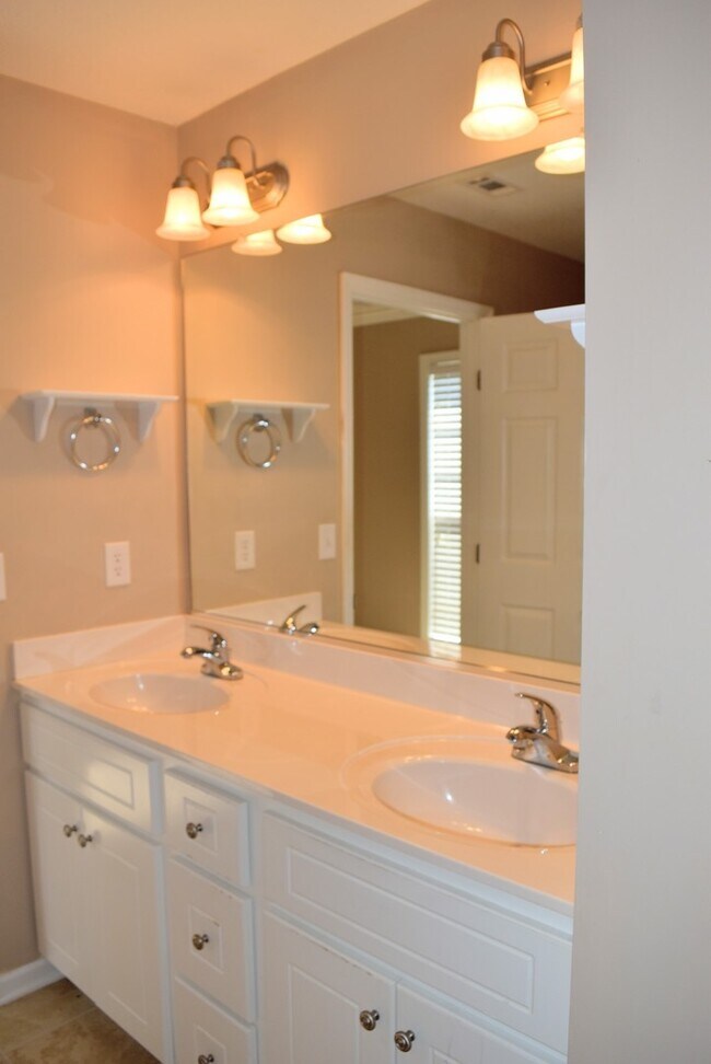 Building Photo - You've Found It! Split floor plan, fenced yard, extra storage