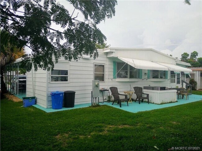 Building Photo - 17 Madrid Ln