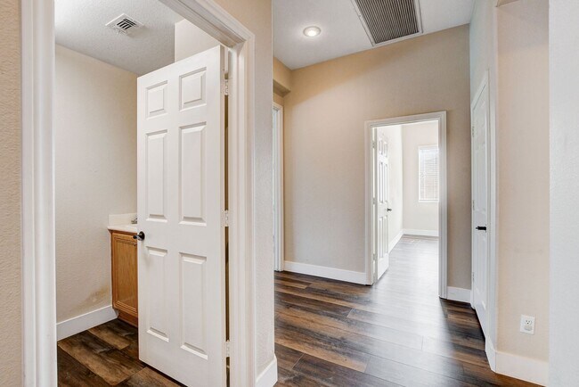 Building Photo - QUALITY FULLY FURNISHED SEVEN HILLS HOME WITH A PRIVATE POOL AND SPA