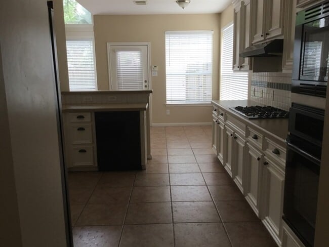 Building Photo - 141 S Laguna Pointe Dr