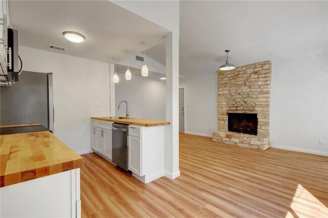 Building Photo - 12820 Copper Cliff Ave