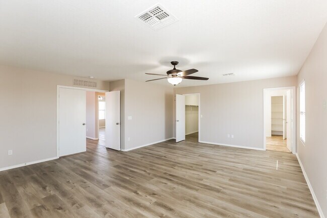 Building Photo - 2213 E 35th Ave