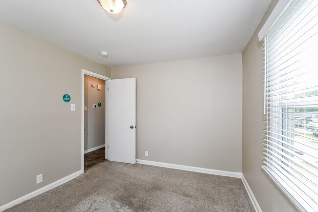 Building Photo - 1123 Roxton Dr