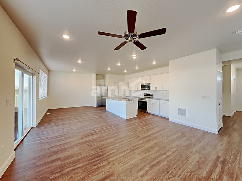 Building Photo - 1379 White St