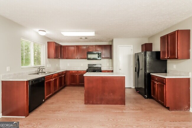 Building Photo - 165 Nacoochee Way