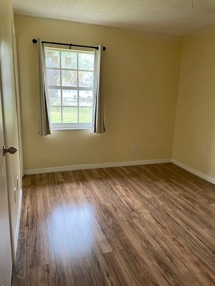 Building Photo - 1185 Bonnymede Dr