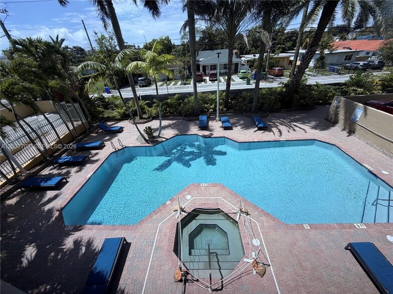 Building Photo - 3500 Coral Way