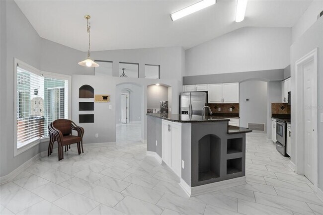 Building Photo - 1608 Imperial Palm Dr