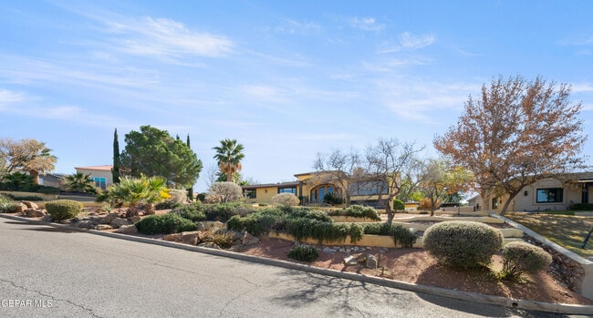 Building Photo - 6204 Pinehurst Dr