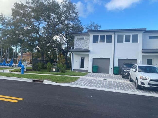 Building Photo - 3 bedroom in Pembroke Park FL 33023