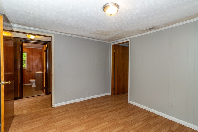 Building Photo - 513 Benton Cir