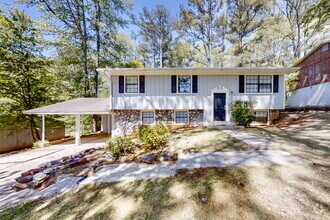 Building Photo - Stone Mountain House with Dining area. Mod...