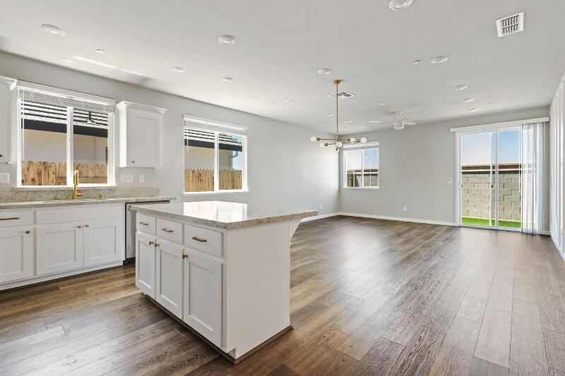 Building Photo - 1305 Swallowtail Dr