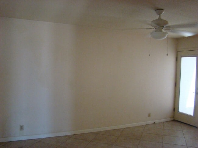 Building Photo - Spacious 3 bedroom, 3 bath, condo with a l...