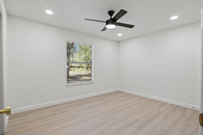 Building Photo - 8477 Titus Ln