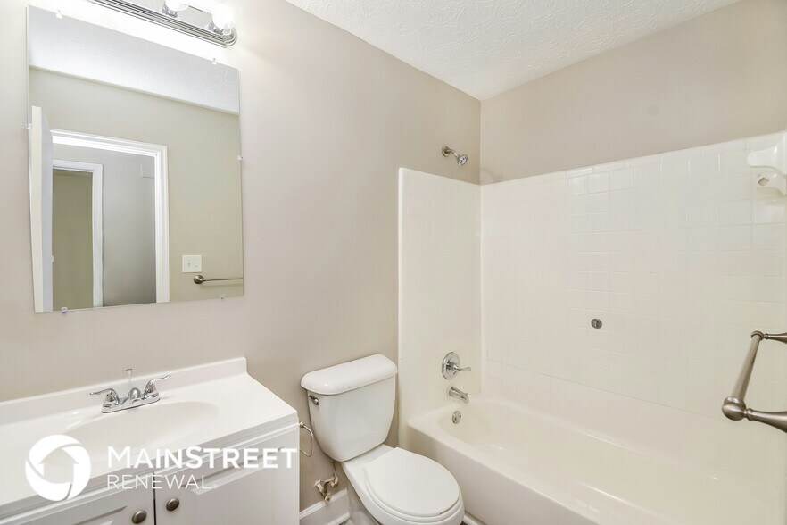 Building Photo - 144 Hamlet Ct