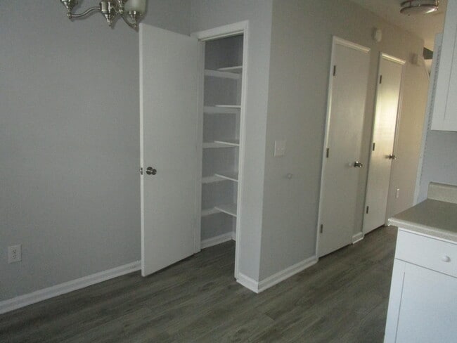 Building Photo - 1960 Gion St