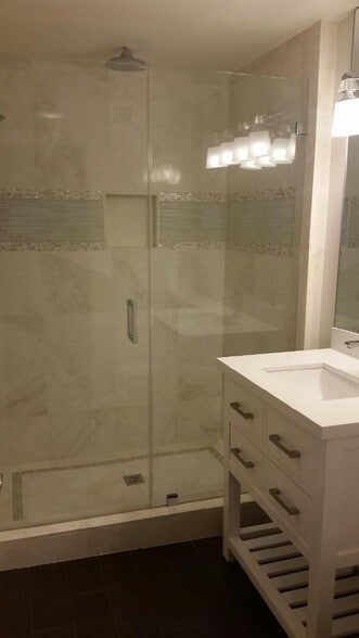 Building Photo - 840 1/2 Upland Road