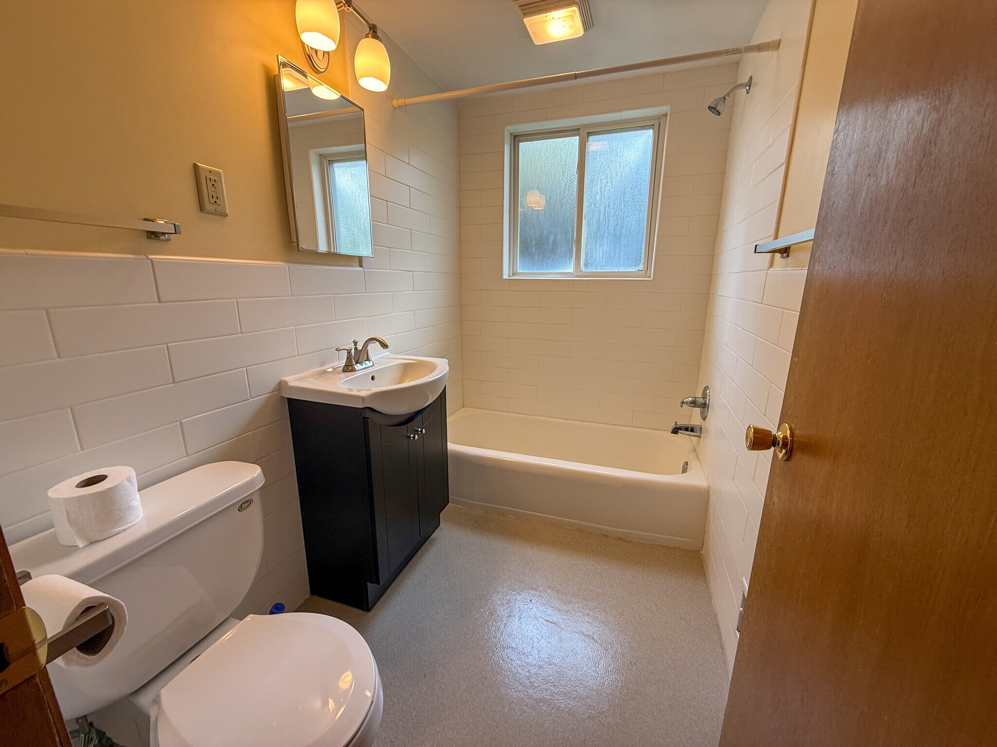 Building Photo - 426 Rushmore Ln