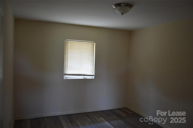 Building Photo - 2166 Old Mountain Rd