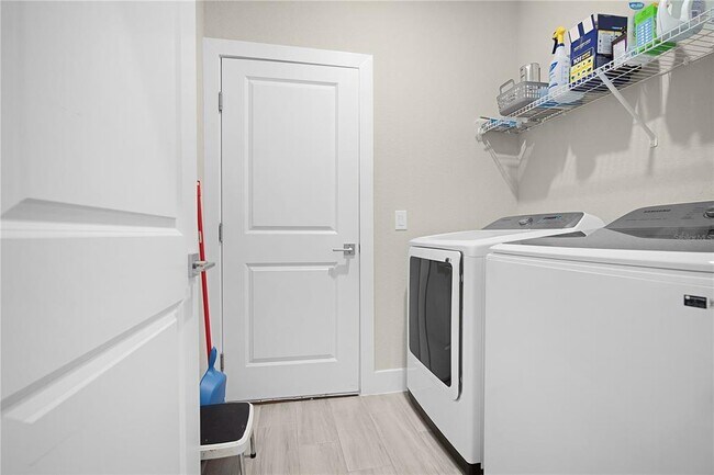 Building Photo - 1187 N Platte Ln