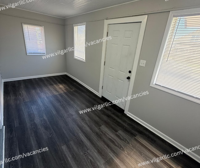 Building Photo - Newly Renovated 3 - Bedrooms • 1-Bathroom Home