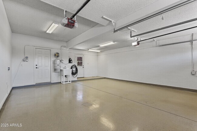 Building Photo - 1131 N York Cir