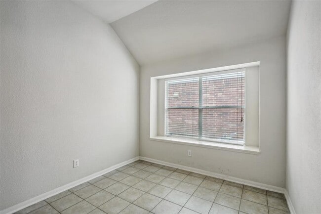 Building Photo - 16614 New Market Ln
