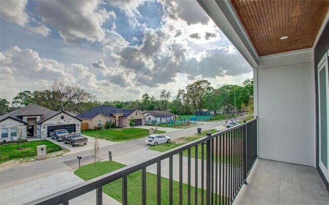 Building Photo - 2408 Dalview St