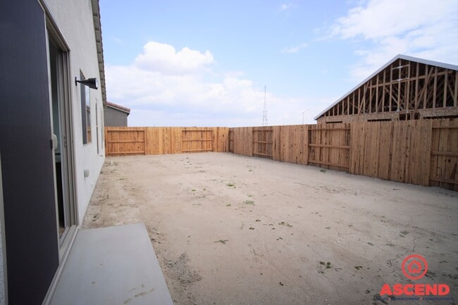 Building Photo - Stunning Home Off of Gosford and McCutchen!