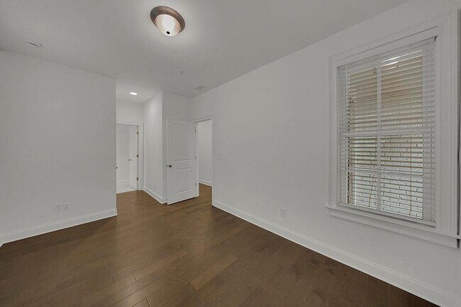 Building Photo - 6807 Encore Blvd