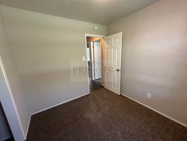 Building Photo - 2709 Highland Dr