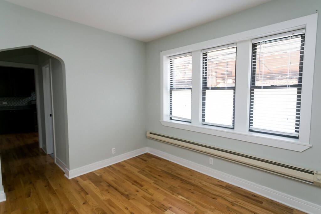 Building Photo - 4418 N Wolcott Ave