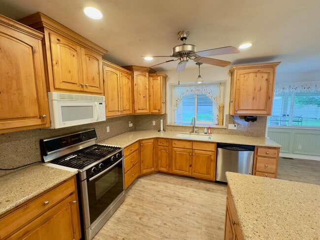 Building Photo - 207 S 50 W