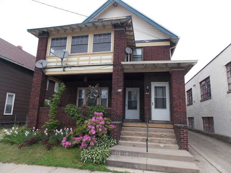 Building Photo - 819 Cherry St