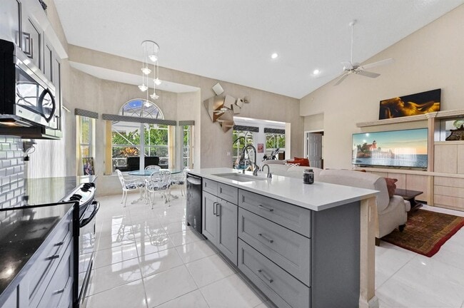 Building Photo - 8319 Horseshoe Bay Rd