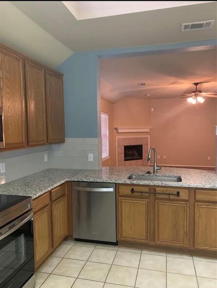 Building Photo - 3321 Truman St