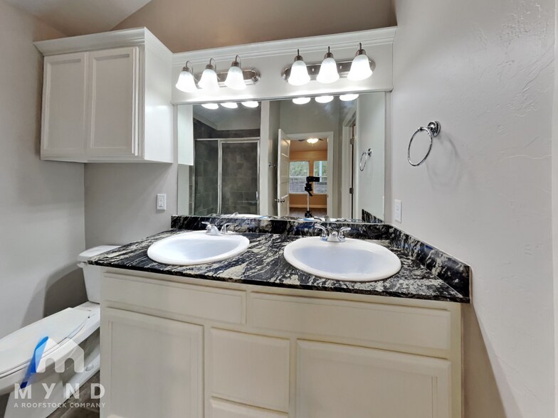 Building Photo - 1003 Merlin Dr