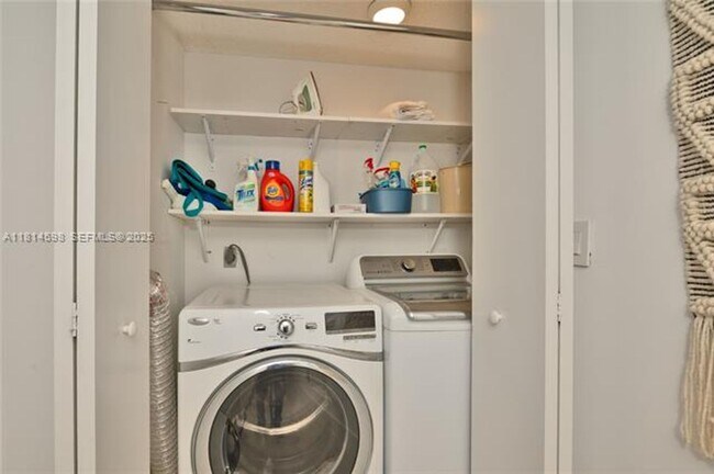 Building Photo - 101 Crandon Blvd