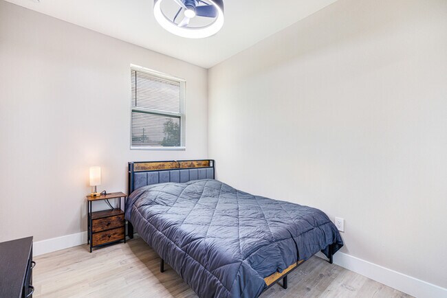 Building Photo - Englewood Padsplit Co-living Affordable Ho...