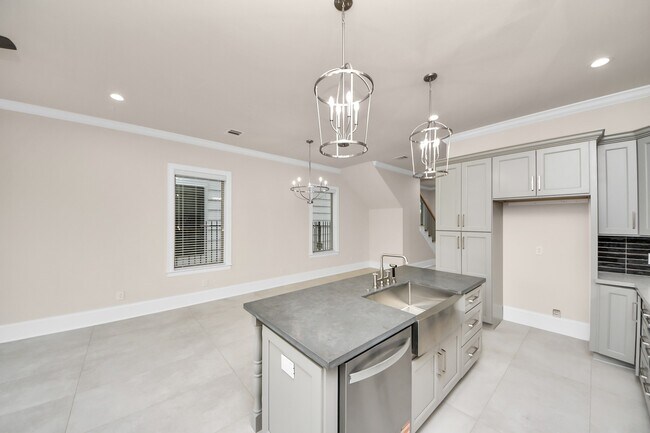 Building Photo - 6320 Milwee St