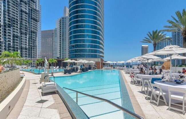 Building Photo - 200 Biscayne Blvd Way